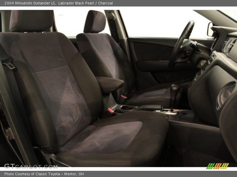 Labrador Black Pearl / Charcoal 2004 Mitsubishi Outlander LS