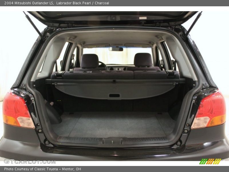 Labrador Black Pearl / Charcoal 2004 Mitsubishi Outlander LS