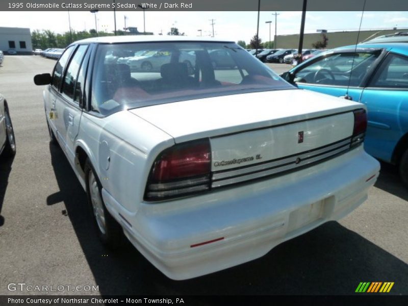 White / Dark Red 1995 Oldsmobile Cutlass Supreme S Sedan