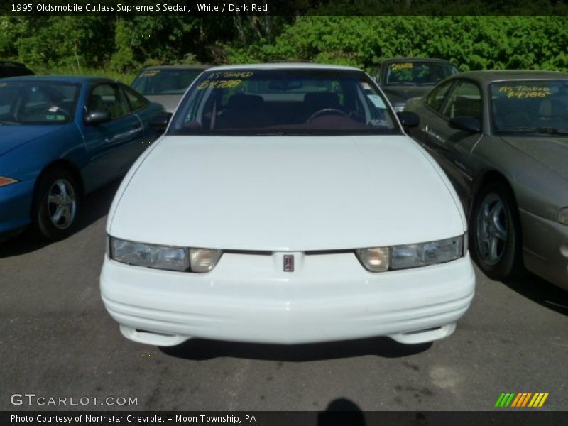 White / Dark Red 1995 Oldsmobile Cutlass Supreme S Sedan