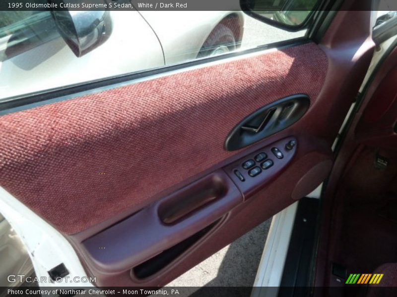 White / Dark Red 1995 Oldsmobile Cutlass Supreme S Sedan
