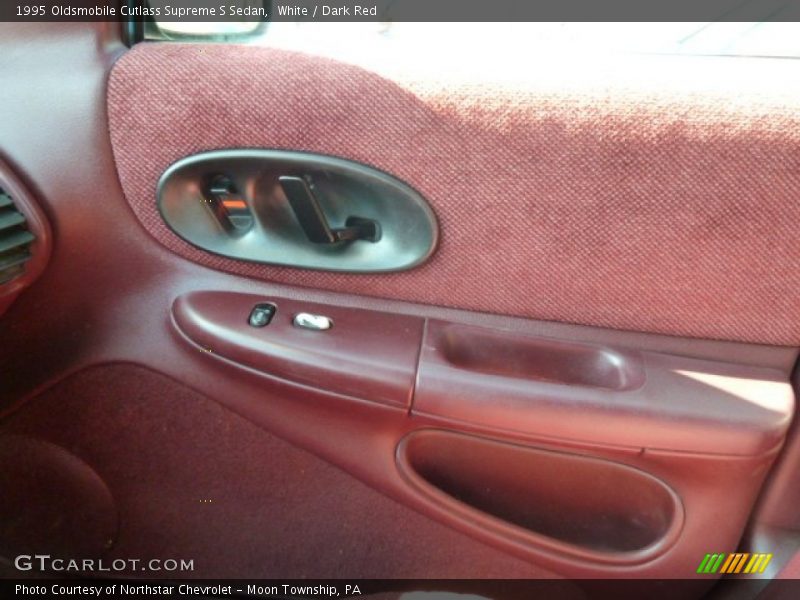 White / Dark Red 1995 Oldsmobile Cutlass Supreme S Sedan