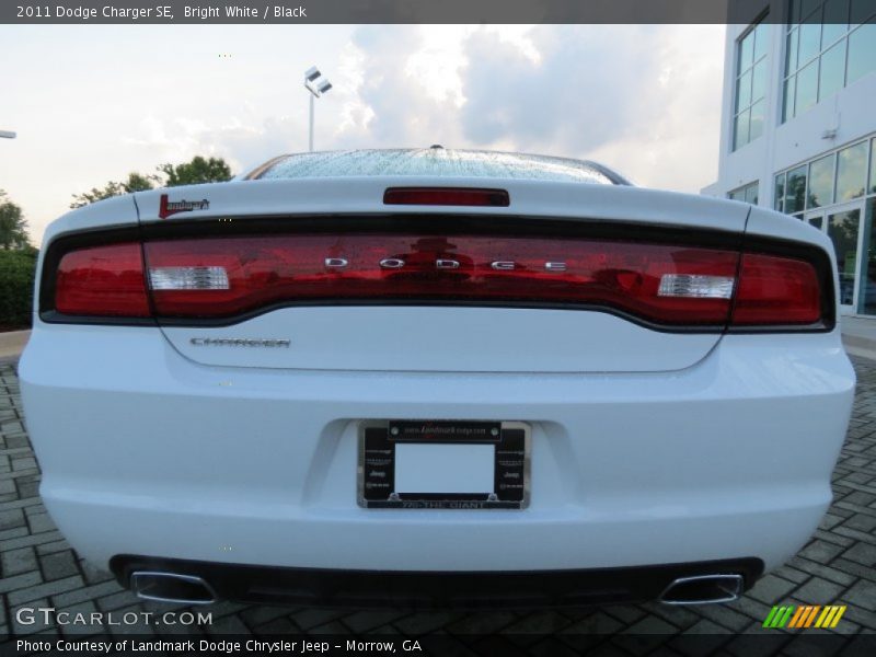 Bright White / Black 2011 Dodge Charger SE