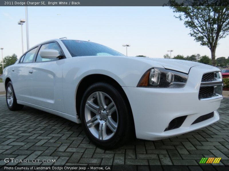 Bright White / Black 2011 Dodge Charger SE