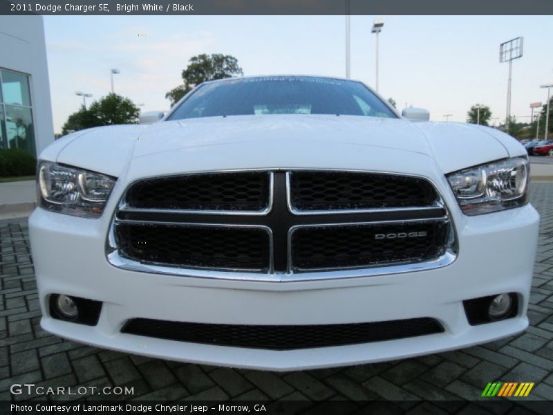 Bright White / Black 2011 Dodge Charger SE