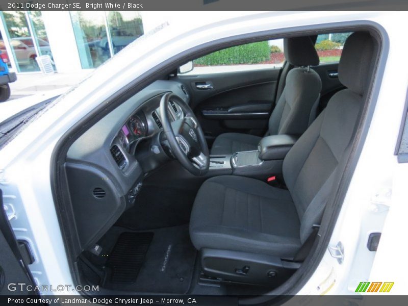 Bright White / Black 2011 Dodge Charger SE