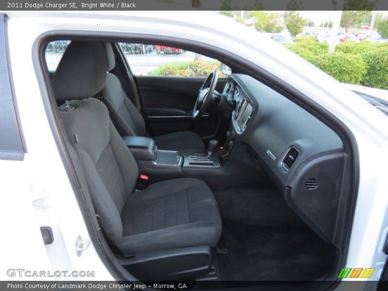 Bright White / Black 2011 Dodge Charger SE