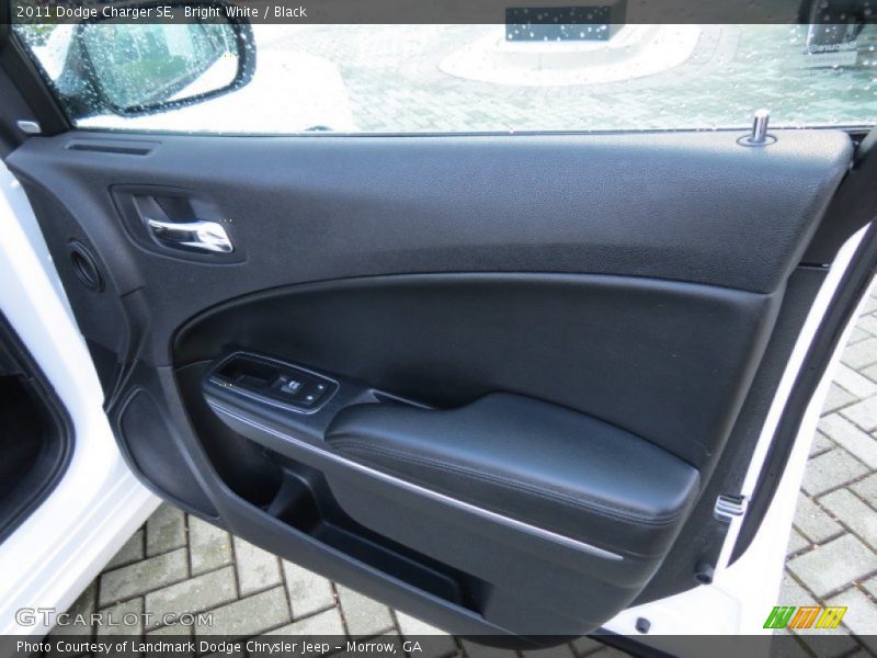 Bright White / Black 2011 Dodge Charger SE