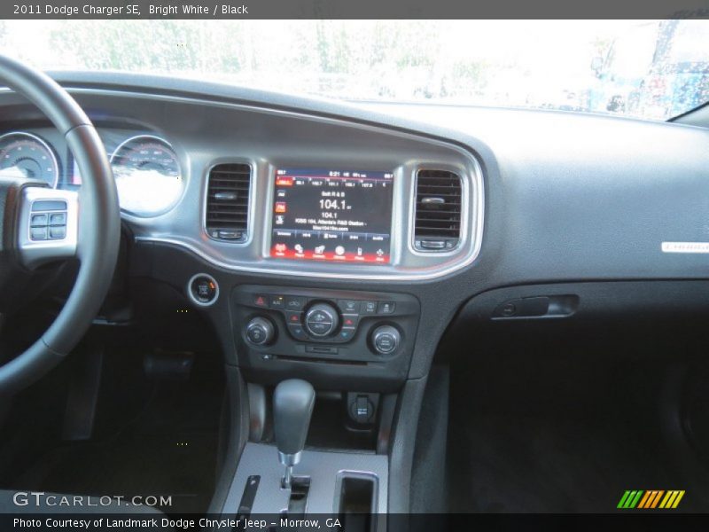 Bright White / Black 2011 Dodge Charger SE