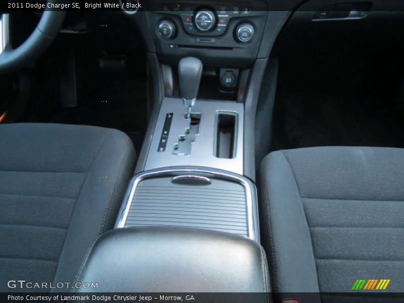 Bright White / Black 2011 Dodge Charger SE