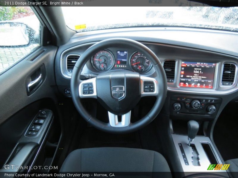Bright White / Black 2011 Dodge Charger SE