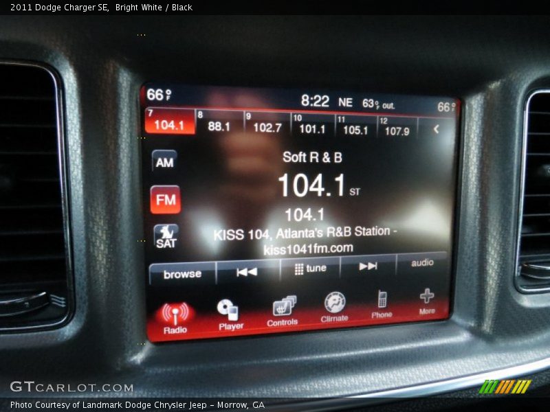 Bright White / Black 2011 Dodge Charger SE