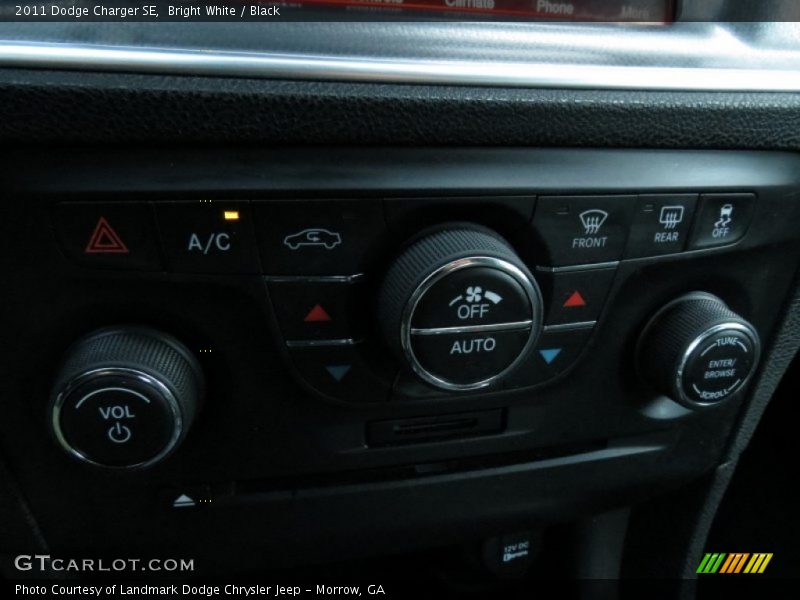 Bright White / Black 2011 Dodge Charger SE