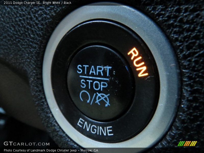 Bright White / Black 2011 Dodge Charger SE