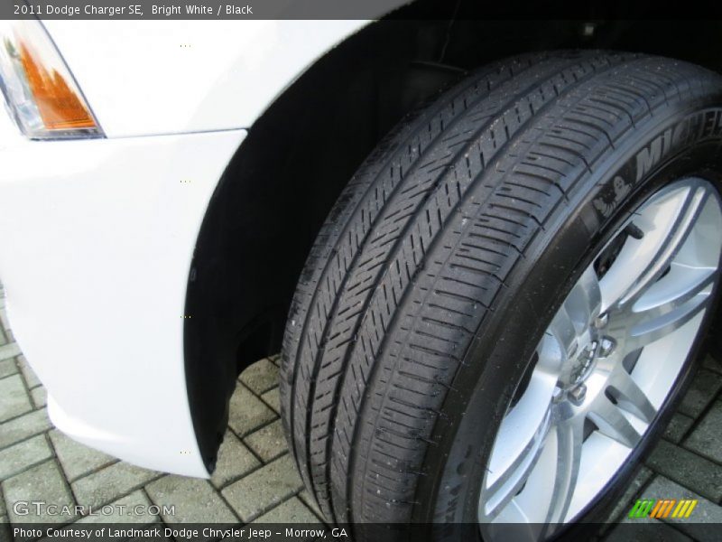 Bright White / Black 2011 Dodge Charger SE