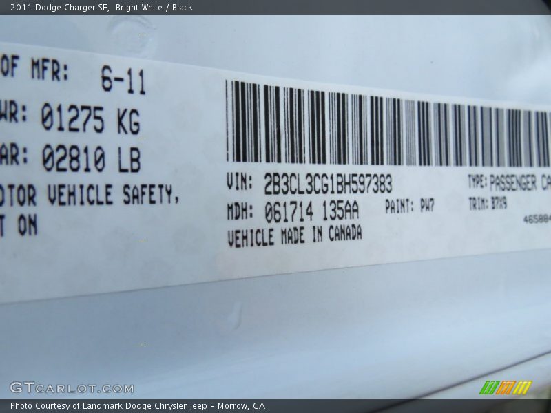 Bright White / Black 2011 Dodge Charger SE