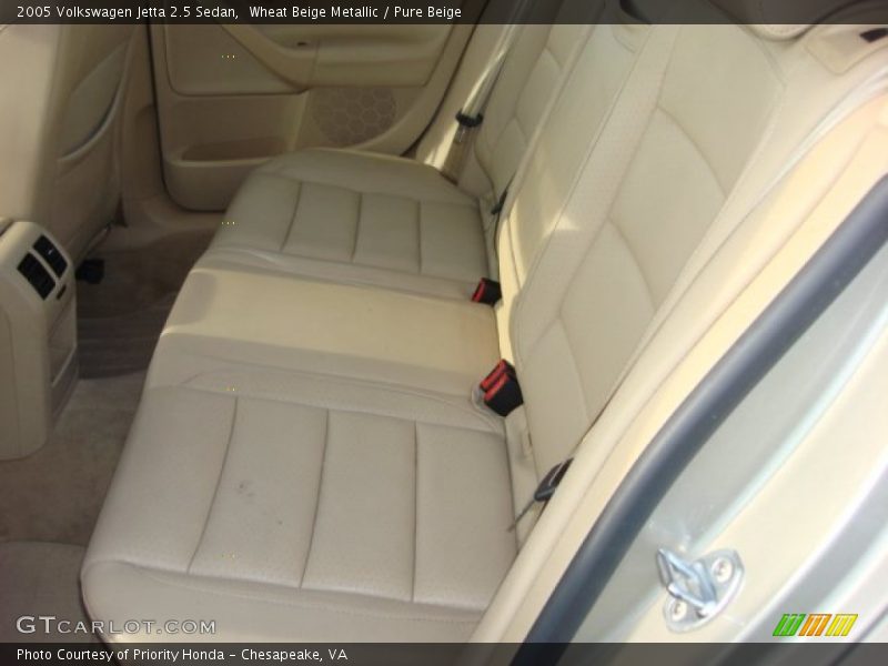 Wheat Beige Metallic / Pure Beige 2005 Volkswagen Jetta 2.5 Sedan