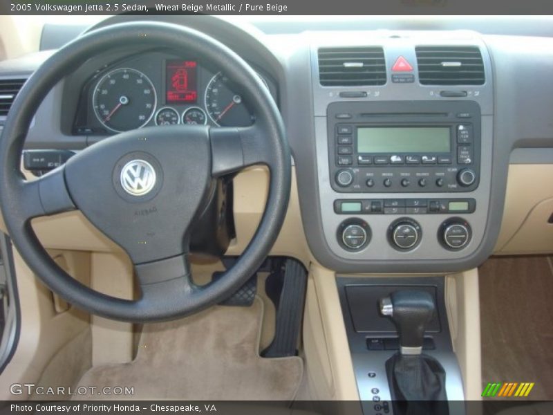 Wheat Beige Metallic / Pure Beige 2005 Volkswagen Jetta 2.5 Sedan