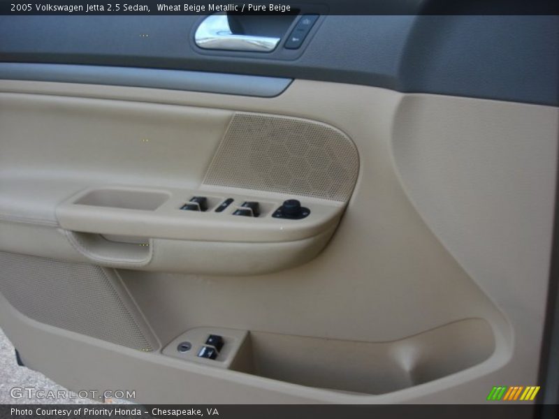 Wheat Beige Metallic / Pure Beige 2005 Volkswagen Jetta 2.5 Sedan