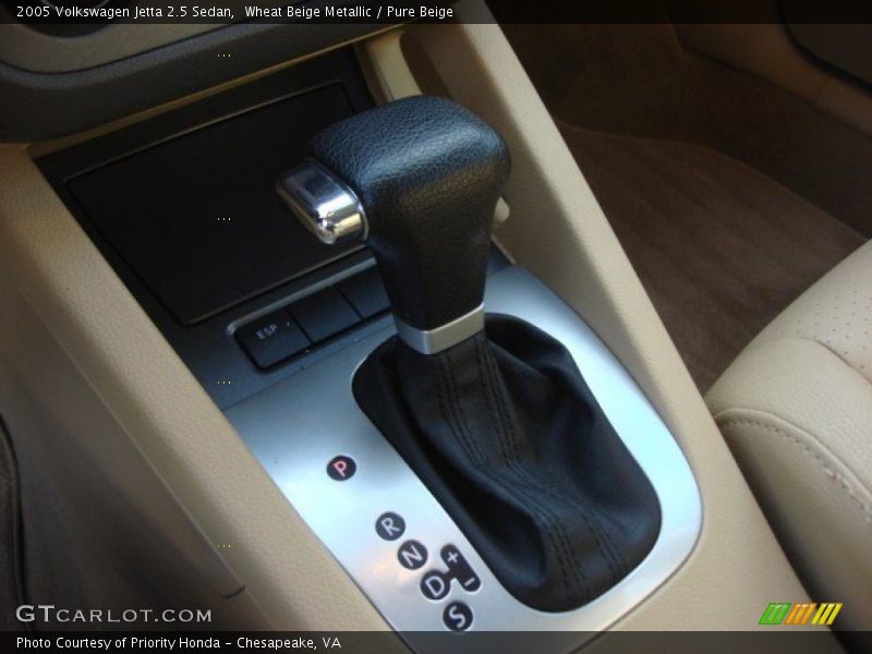 Wheat Beige Metallic / Pure Beige 2005 Volkswagen Jetta 2.5 Sedan