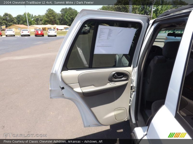 Summit White / Dark Pewter 2004 Chevrolet TrailBlazer LS 4x4