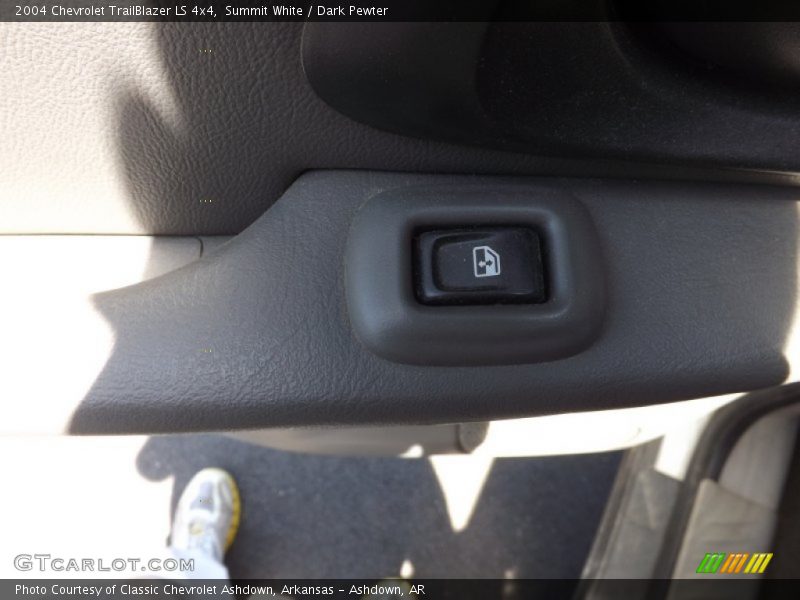 Summit White / Dark Pewter 2004 Chevrolet TrailBlazer LS 4x4