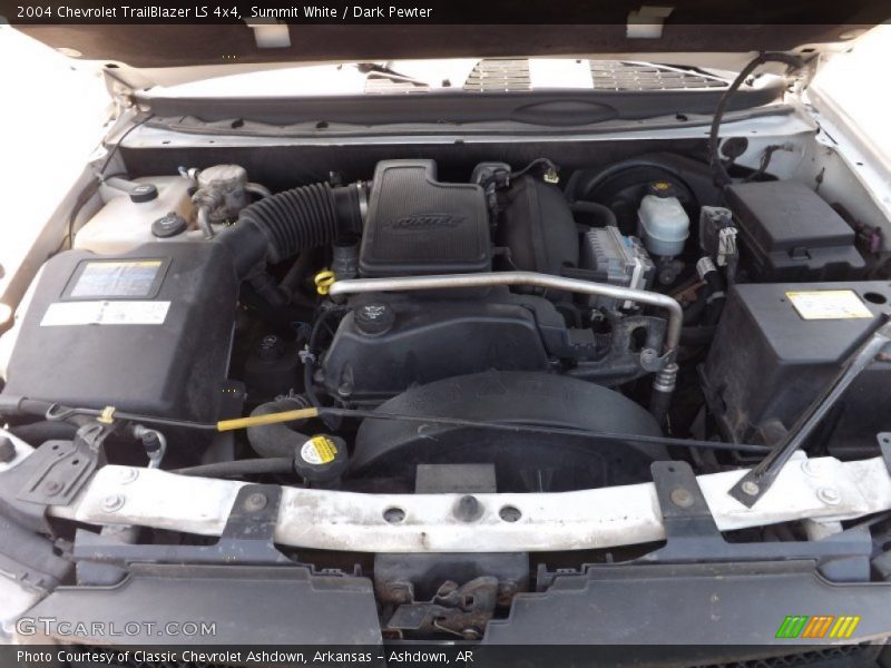 Summit White / Dark Pewter 2004 Chevrolet TrailBlazer LS 4x4