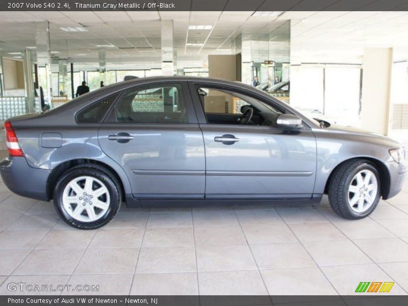 Titanium Gray Metallic / Off-Black 2007 Volvo S40 2.4i