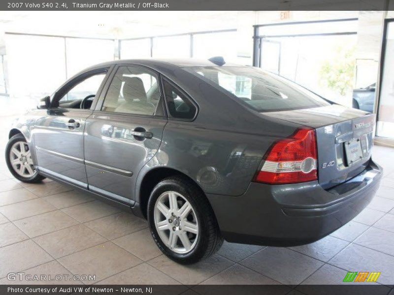Titanium Gray Metallic / Off-Black 2007 Volvo S40 2.4i