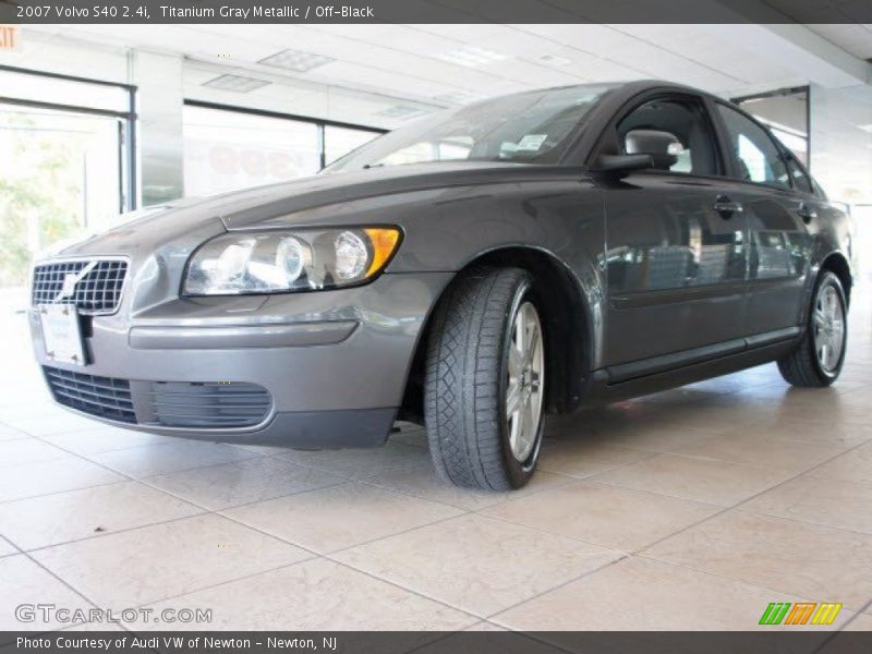 Titanium Gray Metallic / Off-Black 2007 Volvo S40 2.4i