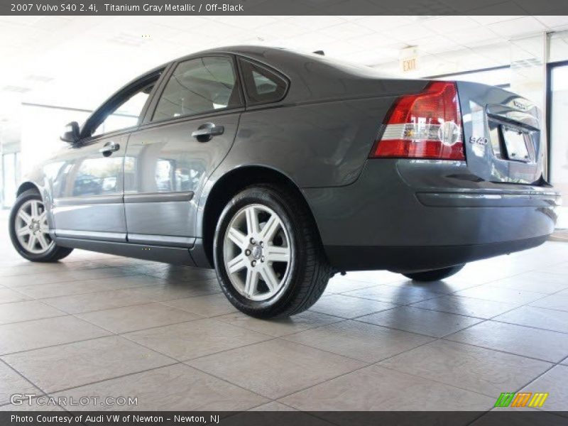 Titanium Gray Metallic / Off-Black 2007 Volvo S40 2.4i