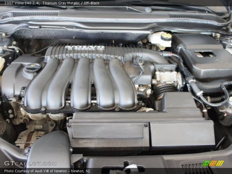 Titanium Gray Metallic / Off-Black 2007 Volvo S40 2.4i