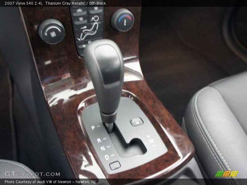 Titanium Gray Metallic / Off-Black 2007 Volvo S40 2.4i
