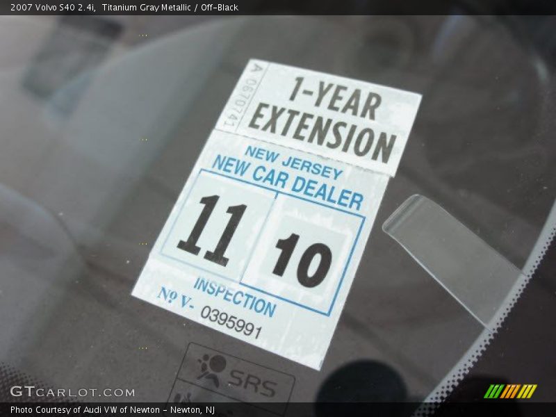 Titanium Gray Metallic / Off-Black 2007 Volvo S40 2.4i