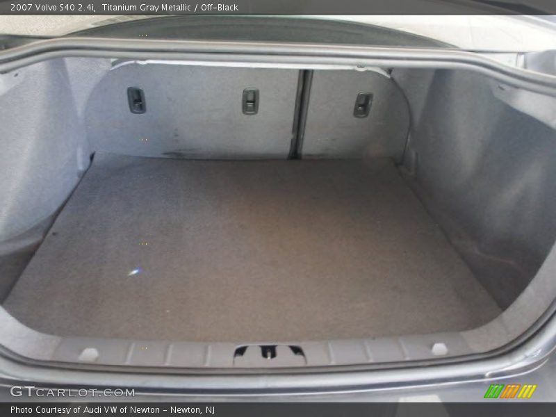 Titanium Gray Metallic / Off-Black 2007 Volvo S40 2.4i