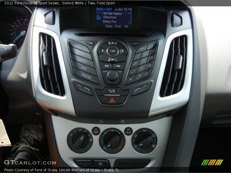 Oxford White / Two-Tone Sport 2012 Ford Focus SE Sport Sedan