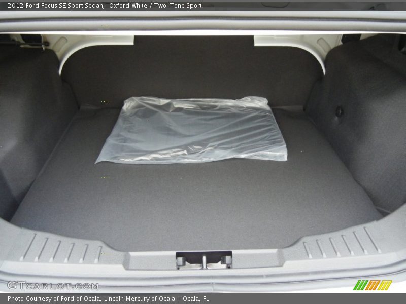 Oxford White / Two-Tone Sport 2012 Ford Focus SE Sport Sedan