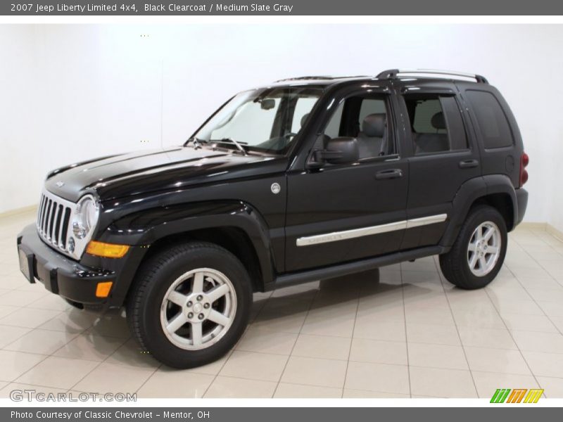 Front 3/4 View of 2007 Liberty Limited 4x4