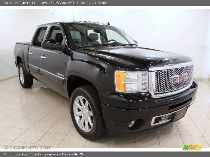 Front 3/4 View of 2010 Sierra 1500 Denali Crew Cab AWD