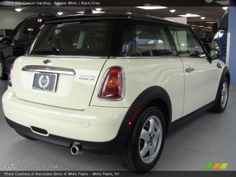 Pepper White / Black/Grey 2009 Mini Cooper Hardtop