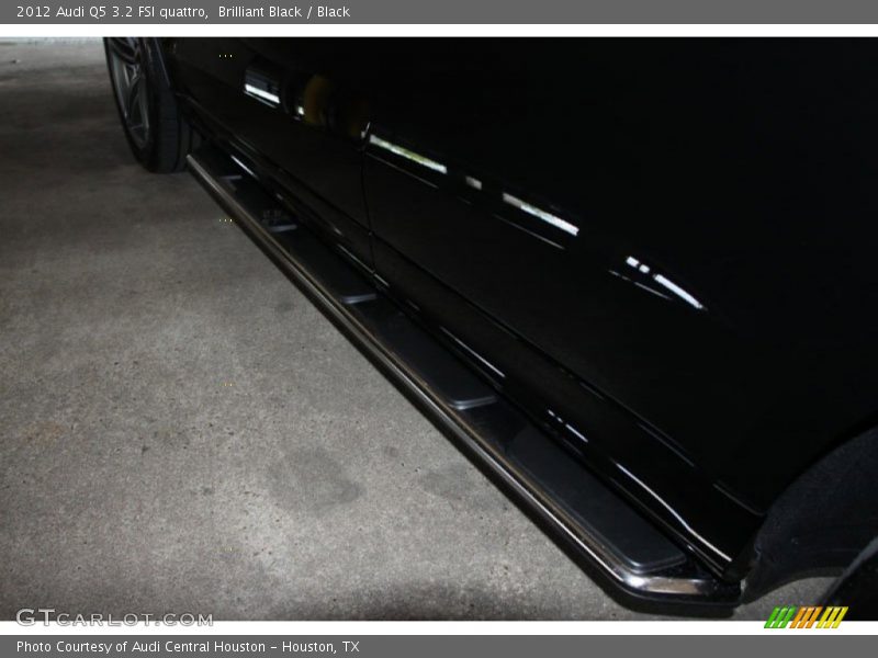 Brilliant Black / Black 2012 Audi Q5 3.2 FSI quattro
