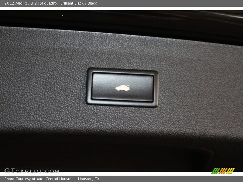 Brilliant Black / Black 2012 Audi Q5 3.2 FSI quattro