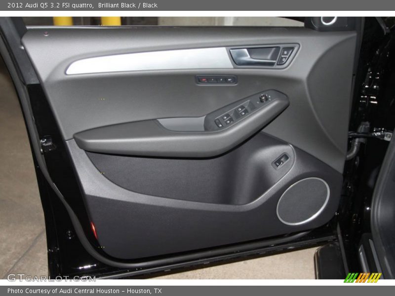 Brilliant Black / Black 2012 Audi Q5 3.2 FSI quattro