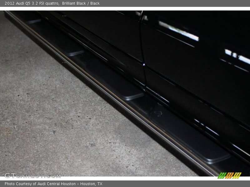 Brilliant Black / Black 2012 Audi Q5 3.2 FSI quattro