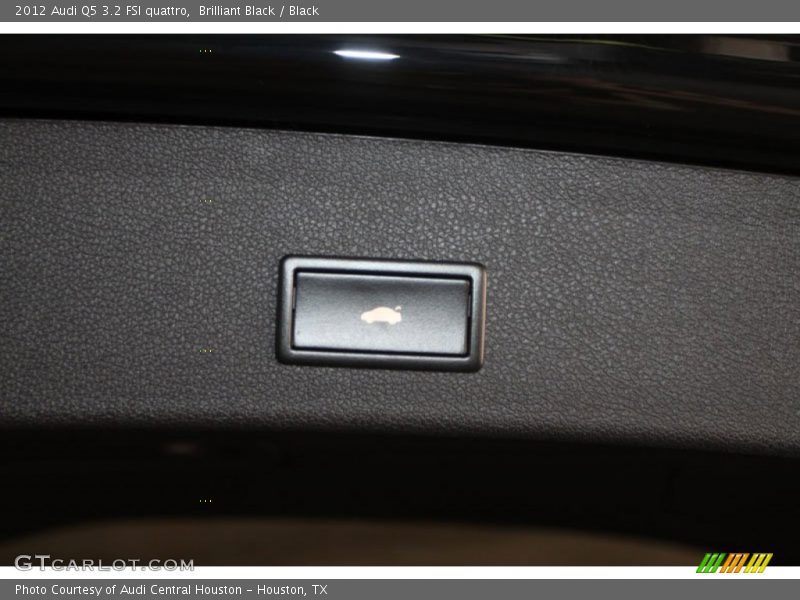 Brilliant Black / Black 2012 Audi Q5 3.2 FSI quattro