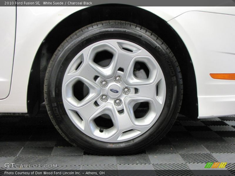 White Suede / Charcoal Black 2010 Ford Fusion SE