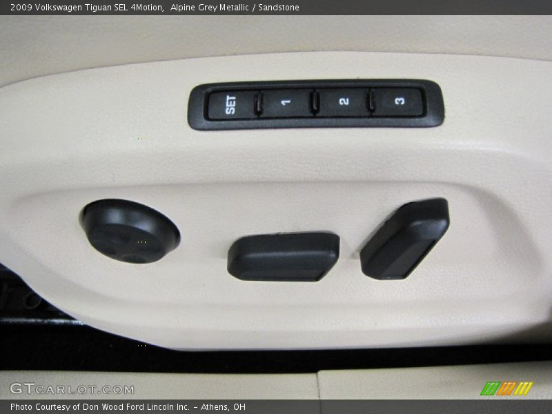 Controls of 2009 Tiguan SEL 4Motion