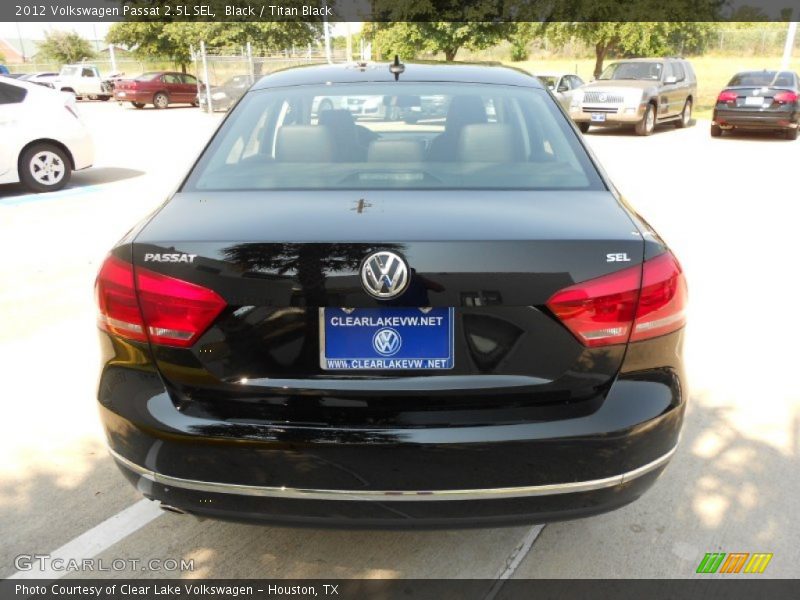 Black / Titan Black 2012 Volkswagen Passat 2.5L SEL