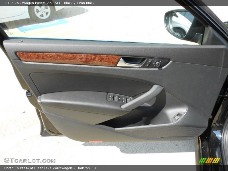Black / Titan Black 2012 Volkswagen Passat 2.5L SEL