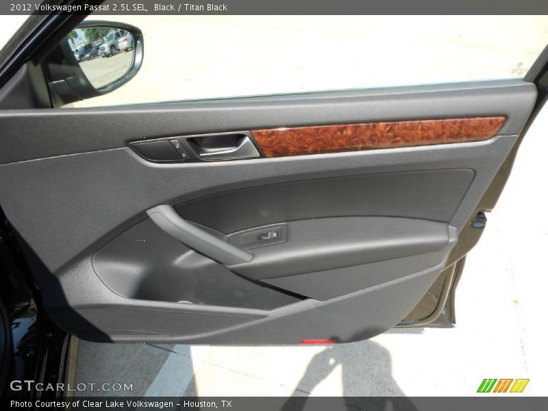 Black / Titan Black 2012 Volkswagen Passat 2.5L SEL